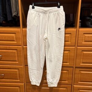 Nike joggers with pockets.